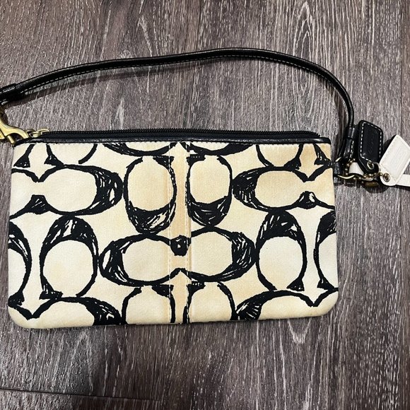Authentic B&W Coach Wristlet - Picture 4 of 6